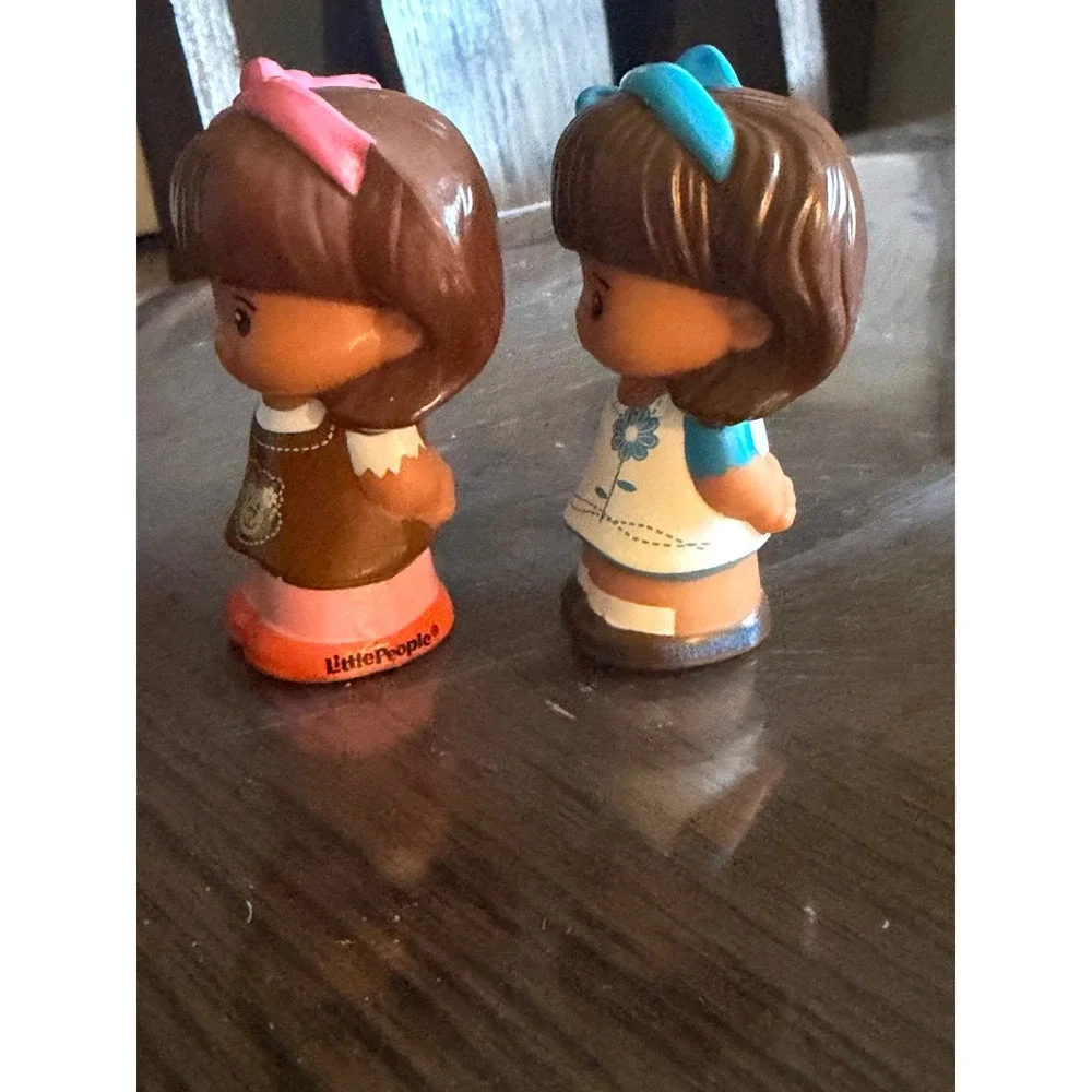Fisher-Price Little People Mia pizza shop Blue Dress & Mia Monkey Jumper